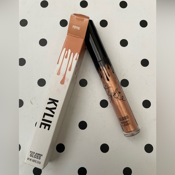 🆕Kylie Cosmeyics Lip Gloss shade Poppin’ - Picture 2 of 3